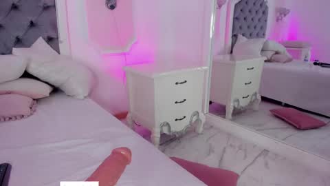 Snapshot of pollygrey_ chatting on February 2025 01:36:01 AM Carolina online show from February 2025 01:36:01 AM