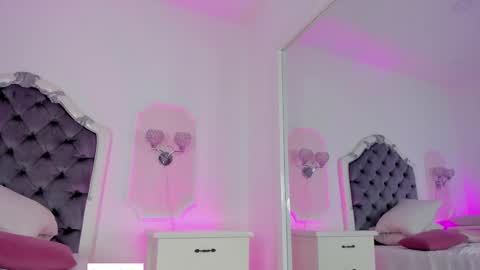 Snapshot of pollygrey_ chatting on February 2025 04:42:02 AM Carolina online show from February 2025 04:42:02 AM