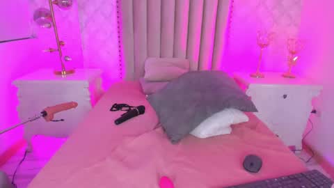 Snapshot of pollygrey_ chatting on February 2025 12:51:02 AM Carolina online show from February 2025 12:51:02 AM