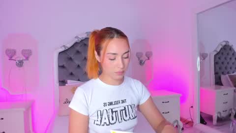 Snapshot of pollygrey_ chatting on September 2025 09:58:01 PM Carolina online show from September 2025 09:58:01 PM