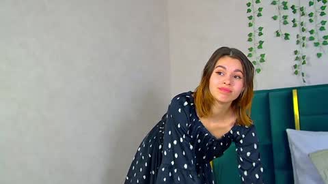 Polly online show from January 2025 11:45:02 PM