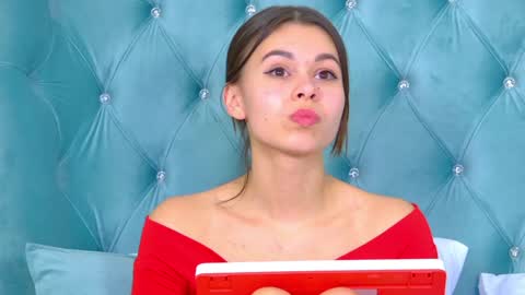 Polly online show from January 2025 02:19:02 AM