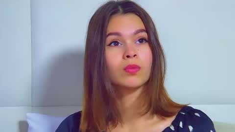 Polly online show from September 2025 07:47:01 PM