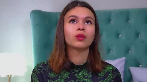 Polly online show from September 2025 06:09:02 PM