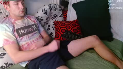 Snapshot of poppunk4life chatting on January 2025 05:12:02 AM Kyle online show from January 2025 05:12:02 AM