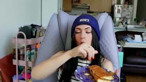 Snapshot of popstarsextape chatting on November 2025 05:57:02 PM A cadia online show from November 2025 05:57:02 PM