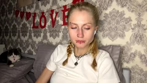  HERES SILVIA AND OlIVIA  WELCOME EVERYONE LOVENSE DOMI REACT TO YOUR TIPS LETS MAKE A GREAT SHOW TOGETHER  online show from October 2025 04:19:01 PM