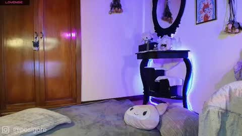 Snapshot of posigore chatting on March 2025 12:42:01 AM Anna Goth independient model online show from March 2025 12:42:01 AM