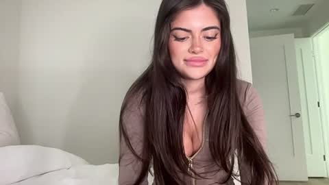 Snapshot of poutyselena chatting on June 2026 10:05:02 PM Selena online show from June 2026 10:05:02 PM