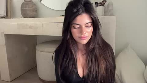 Snapshot of poutyselena chatting on July 2026 12:35:01 AM Selena online show from July 2026 12:35:01 AM