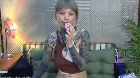 Snapshot of powerrr_ chatting on June 2026 05:49:02 AM Lola online show from June 2026 05:49:02 AM