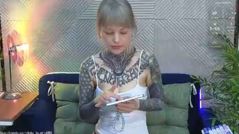 Snapshot of powerrr_ chatting on June 2026 04:18:02 AM Lola online show from June 2026 04:18:02 AM