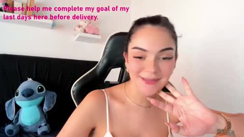 Snapshot of pregnant_sweet1 chatting on January 2025 09:05:02 PM Angelly online show from January 2025 09:05:02 PM