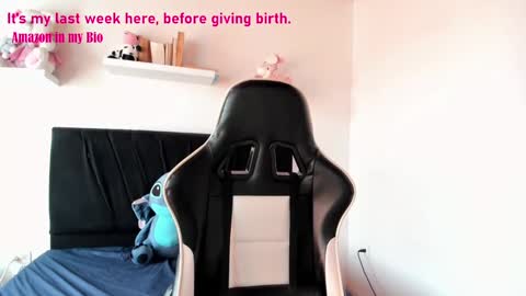 Snapshot of pregnant_sweet1 chatting on January 2025 08:58:02 PM Angelly online show from January 2025 08:58:02 PM