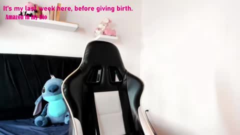 Snapshot of pregnant_sweet1 chatting on January 2025 08:36:01 PM Angelly online show from January 2025 08:36:01 PM