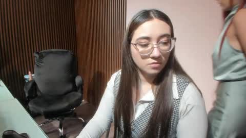 Camila  online show from April 2026 12:52:02 PM