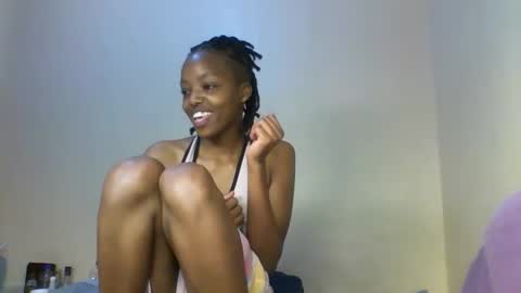 Snapshot of prettie_candy9 chatting on October 2025 12:18:02 PM Prettie candy9 online show from October 2025 12:18:02 PM