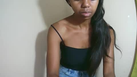 prettiethalia online show from October 2025 08:42:01 PM