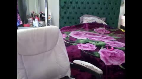 Yasmine pretty online show from October 2025 03:23:02 PM