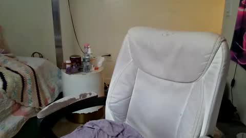 Yasmine pretty online show from November 2025 01:44:02 PM