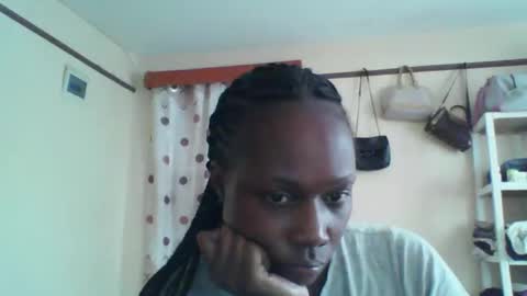 Snapshot of pretty_beib chatting on November 2025 12:27:02 PM Karol online show from November 2025 12:27:02 PM