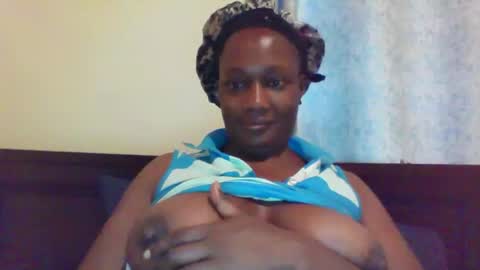 Snapshot of pretty_beib chatting on March 2026 04:02:02 AM Karol online show from March 2026 04:02:02 AM