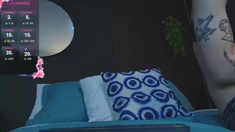 pretty_cristal22 online show from December 2025 12:11:02 PM