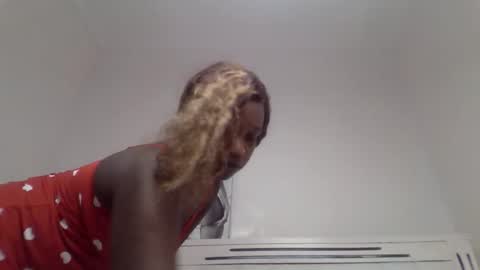 pretty_curvy99 online show from April 2026 10:53:02 AM