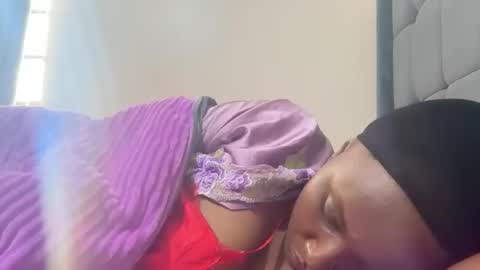 independent model online show from September 2025 04:59:02 AM