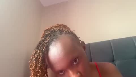 independent model online show from October 2025 08:00:02 AM