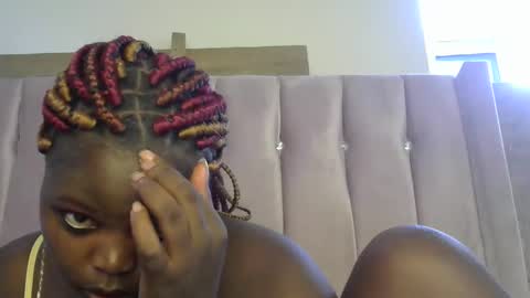 pretty_fel online show from October 2025 04:35:02 AM