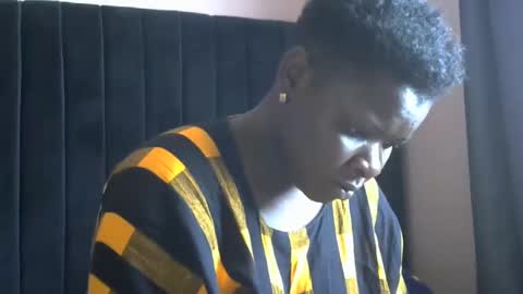 pretty_gaal online show from January 2025 01:19:01 PM