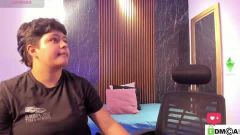 pretty_honey22 online show from June 2026 08:33:02 PM