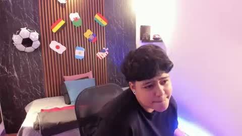pretty_honey22 online show from June 2026 01:32:01 AM