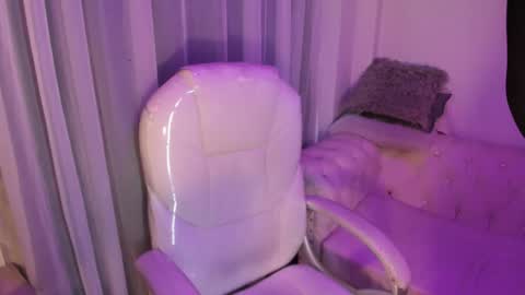 pretty online show from February 2026 11:36:02 AM