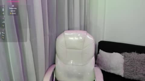 pretty online show from February 2026 11:32:01 AM