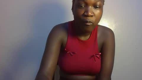 pretty_lucie online show from April 2026 04:39:01 AM