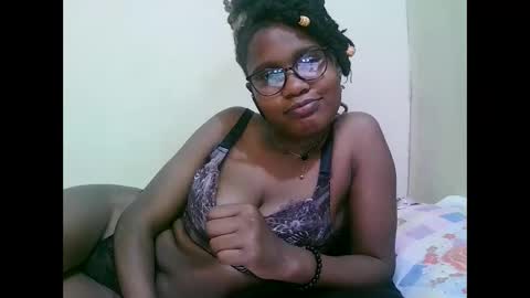 Snapshot of pretty_mellan chatting on January 2025 07:03:01 AM pretty_mellan online show from January 2025 07:03:01 AM