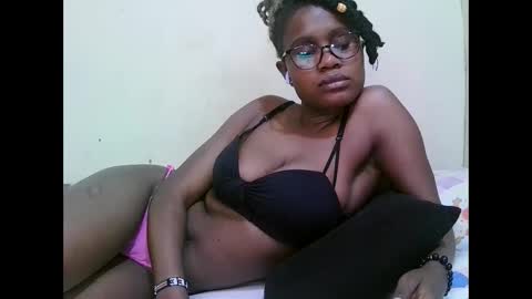 Snapshot of pretty_mellan chatting on February 2025 12:13:02 PM pretty_mellan online show from February 2025 12:13:02 PM