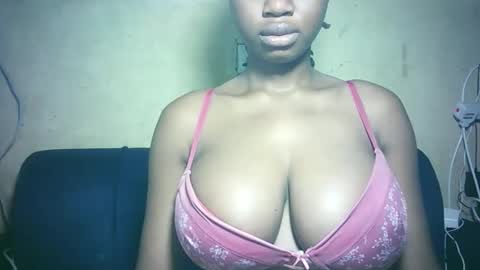 pretty_milan online show from December 2025 07:35:01 AM