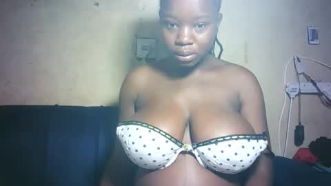 pretty_milan online show from February 2026 08:05:02 AM