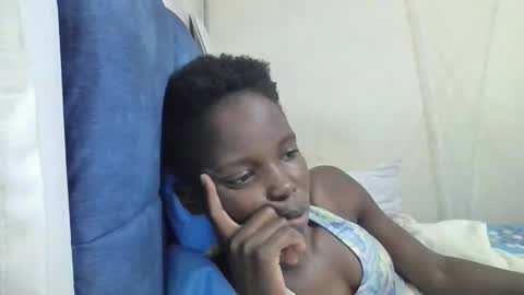 pretty_petite_ebony online show from April 2026 12:10:01 AM