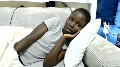 Snapshot of pretty_petite_ebony chatting on July 2026 01:18:02 AM pretty_petite_ebony online show from July 2026 01:18:02 AM