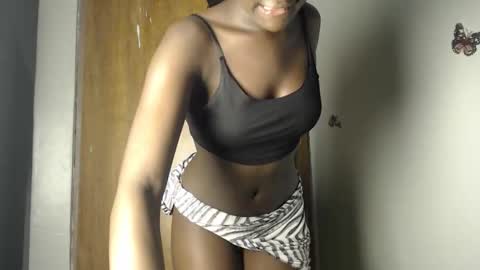 pretty_petitebody online show from September 2025 10:42:02 PM