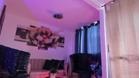 Snapshot of pretty_pettite chatting on December 2024 08:48:01 PM pretty_pettite online show from December 2024 08:48:01 PM