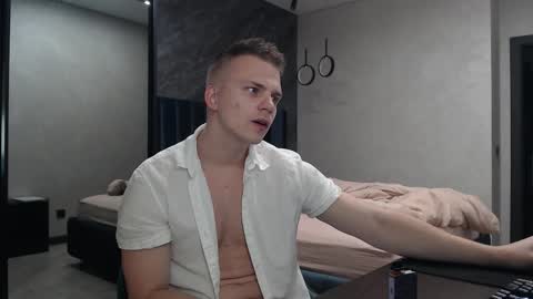 Snapshot of pretty_sweety chatting on October 2025 11:40:01 PM Justin online show from October 2025 11:40:01 PM