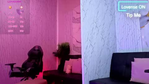 pretty_tay online show from June 2026 11:49:02 AM