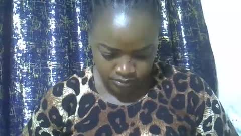 Snapshot of pretty_vall chatting on October 2025 07:25:02 PM pretty_vall online show from October 2025 07:25:02 PM