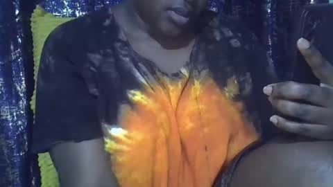 Snapshot of pretty_vall chatting on October 2025 03:29:02 AM pretty_vall online show from October 2025 03:29:02 AM