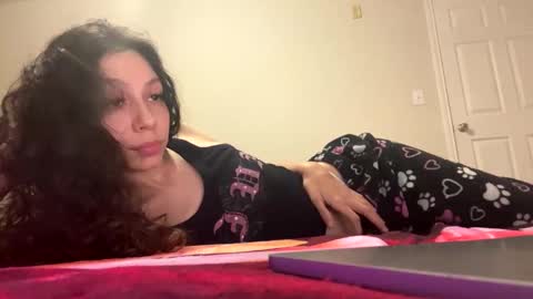 Snapshot of prettybabybrat chatting on January 2025 04:12:01 AM Baby Brat online show from January 2025 04:12:01 AM